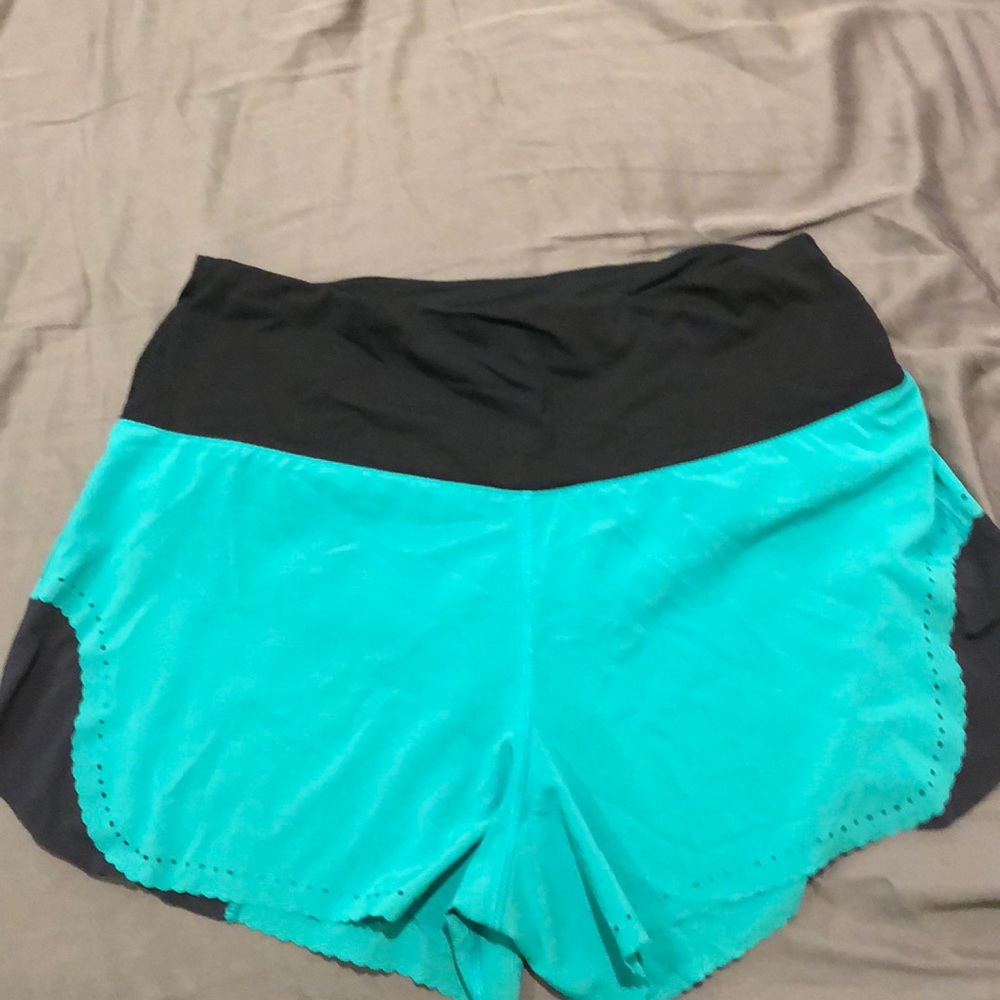 Lululemon shorts size 4